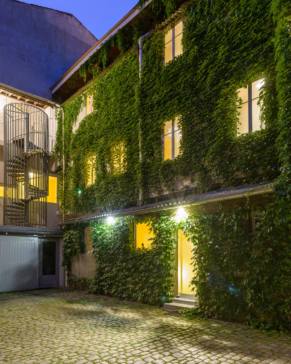 Hotel Continental - Saint Etienne - The paved courtyard